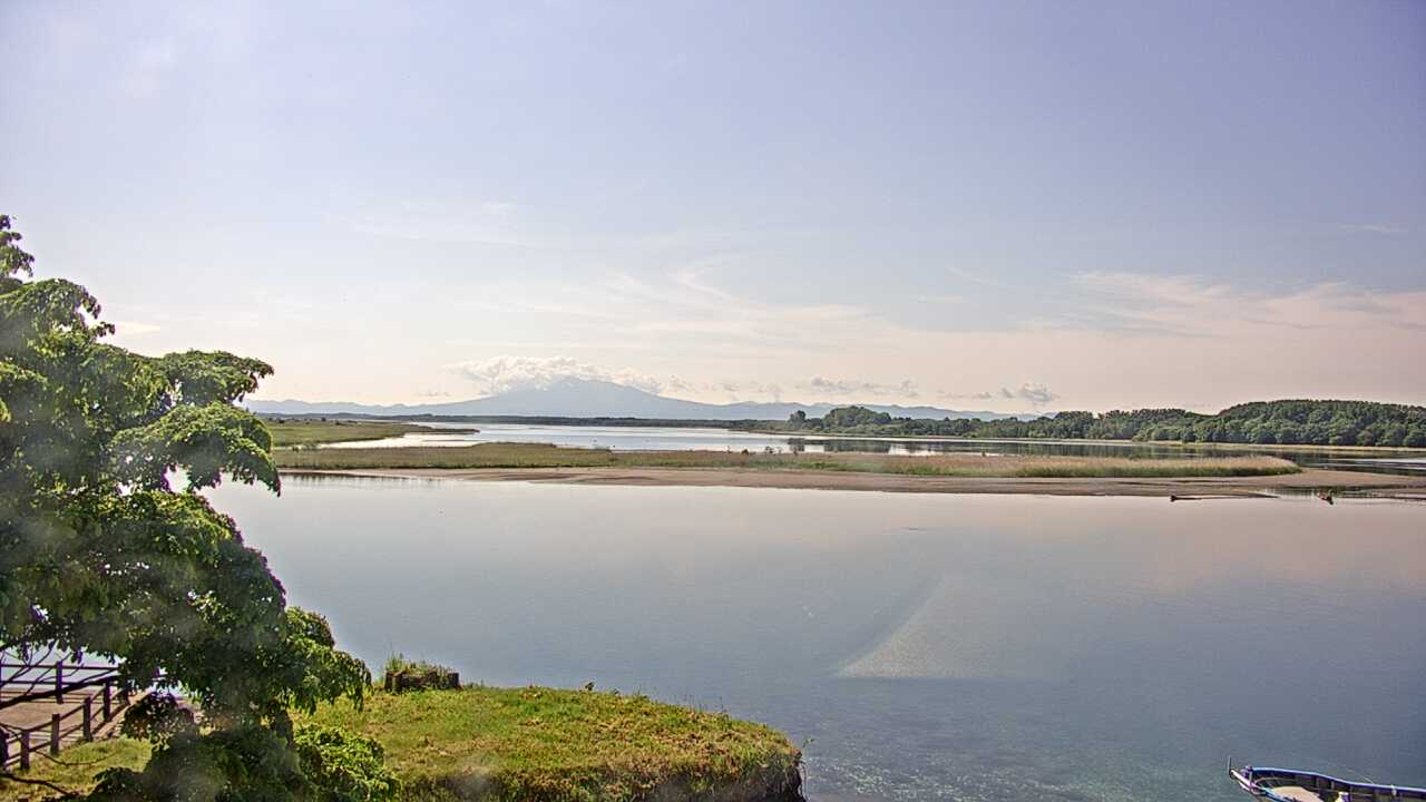 濤沸湖と斜里岳