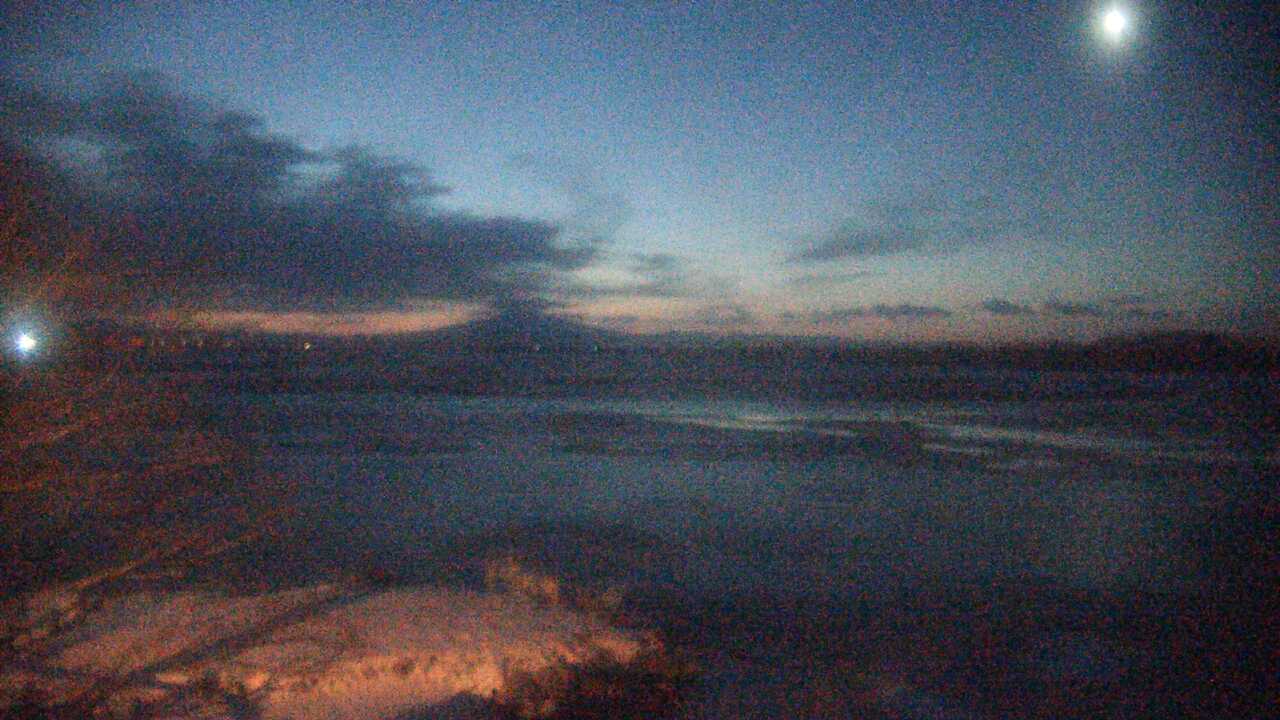 濤沸湖と斜里岳