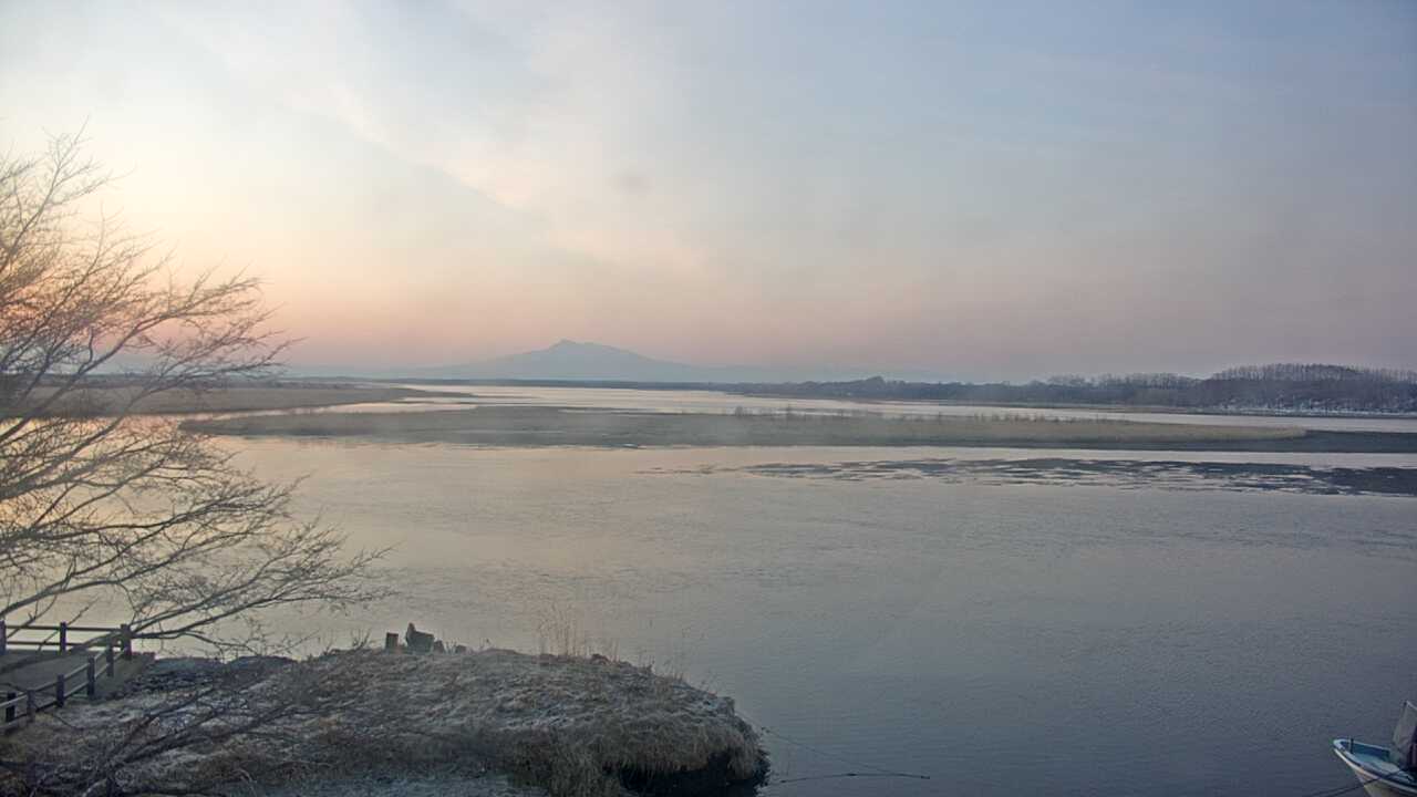 濤沸湖と斜里岳