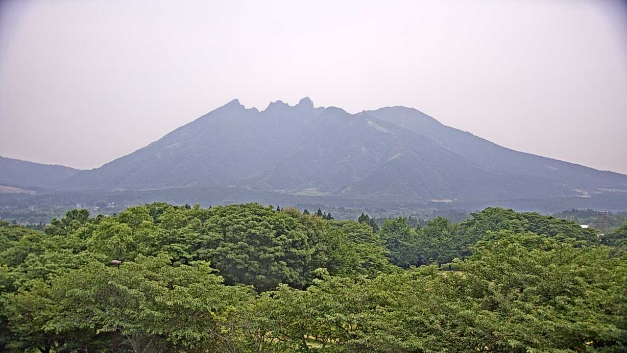 Mt. Neko as viewed from the southern area of Mt. Aso
