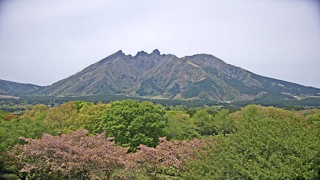 南阿蘇からみた阿蘇山系の根子岳