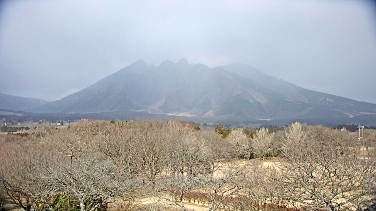 南阿蘇からみた阿蘇山系の根子岳