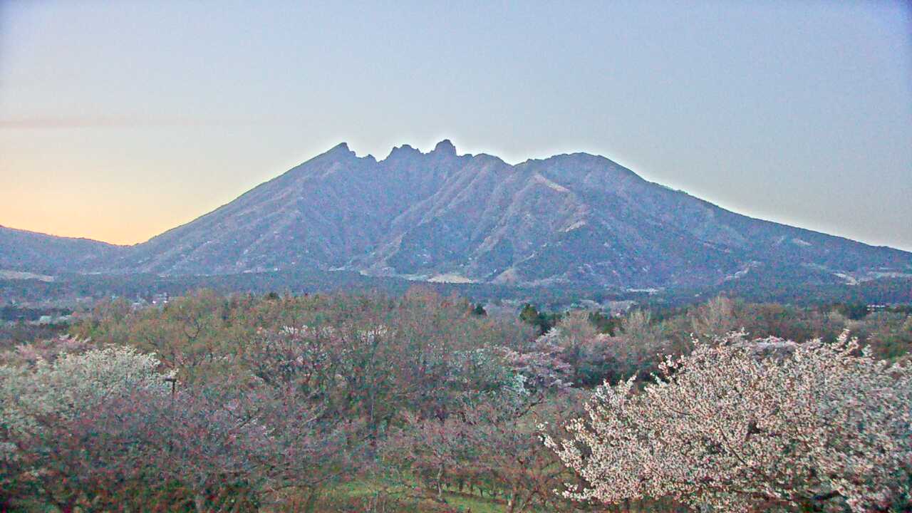 Mt. Neko as viewed from the southern area of Mt. Aso