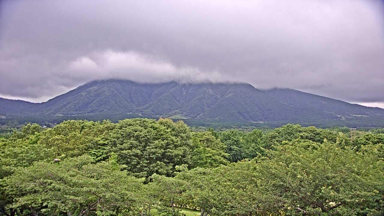 南阿蘇からみた阿蘇山系の根子岳