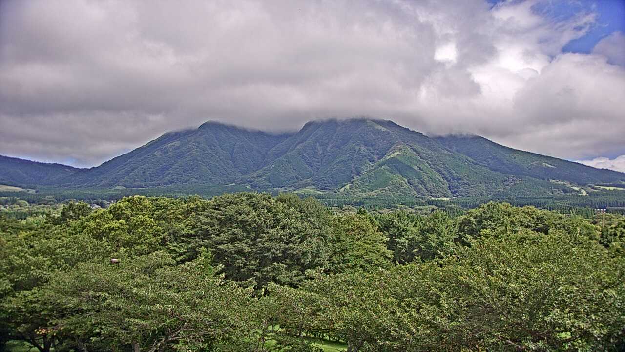 Mt. Neko as viewed from the southern area of Mt. Aso