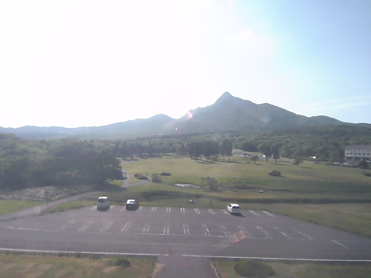 Mt. Karasugasen as viewed from Kagamiganaru in Mt. Daisen