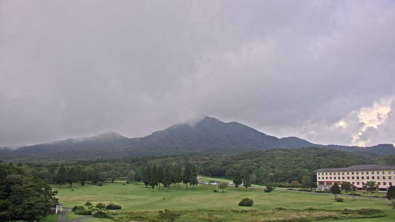 大山鏡ヶ成からみた烏ヶ山