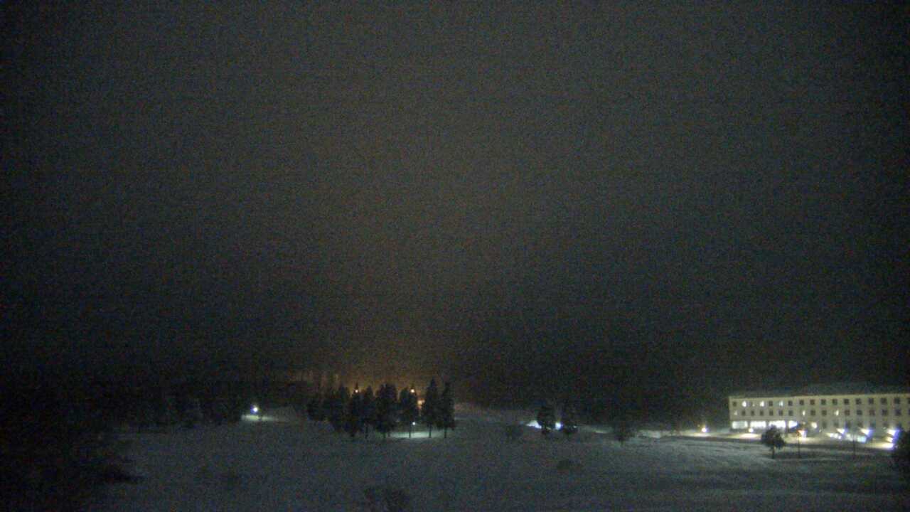 Mt. Karasugasen as viewed from Kagamiganaru in Mt. Daisen