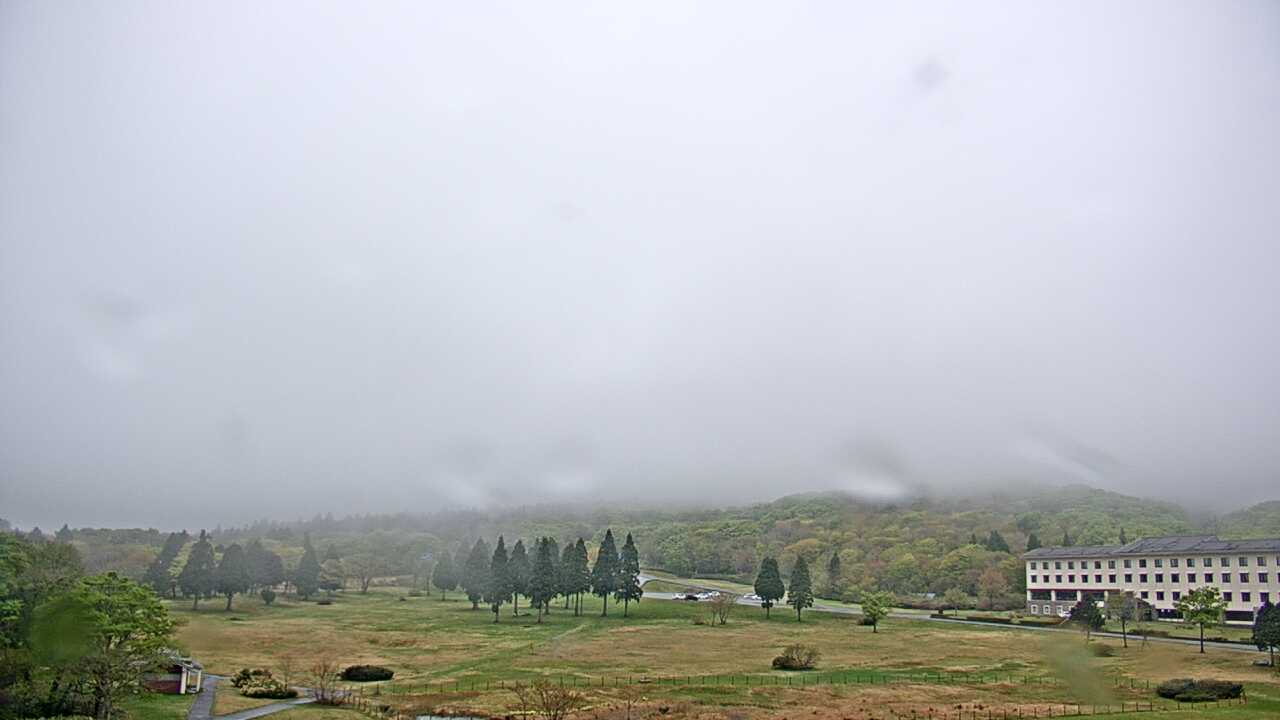 Mt. Karasugasen as viewed from Kagamiganaru in Mt. Daisen
