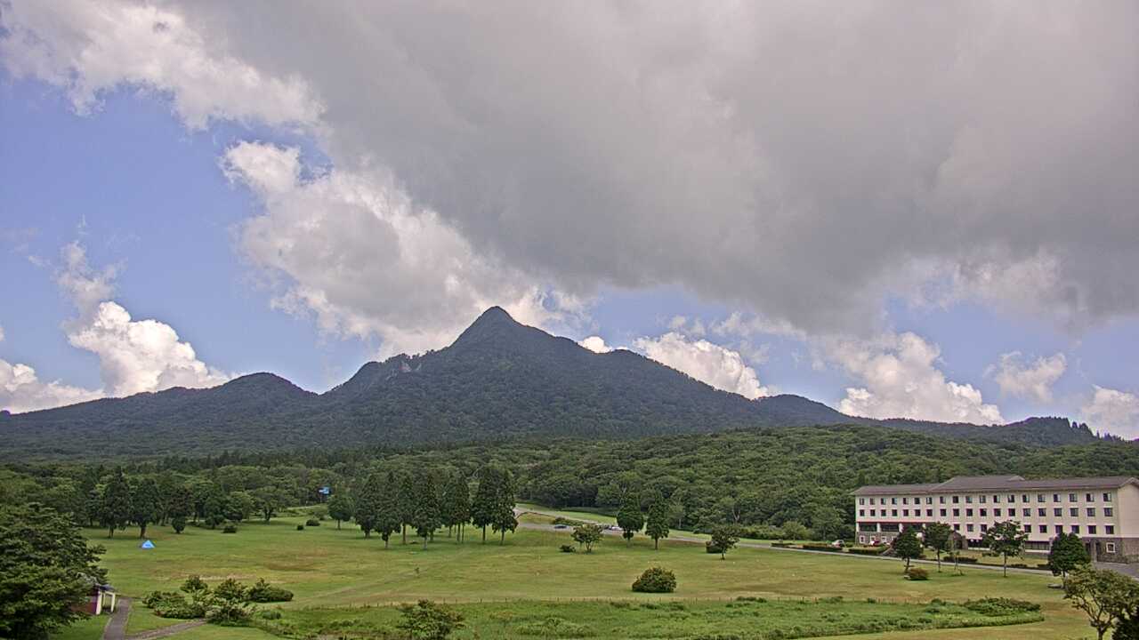 大山鏡ヶ成からみた烏ヶ山
