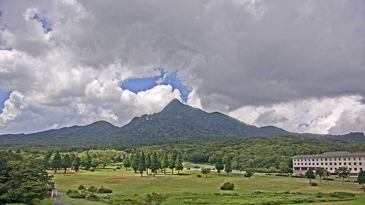 大山鏡ヶ成からみた烏ヶ山