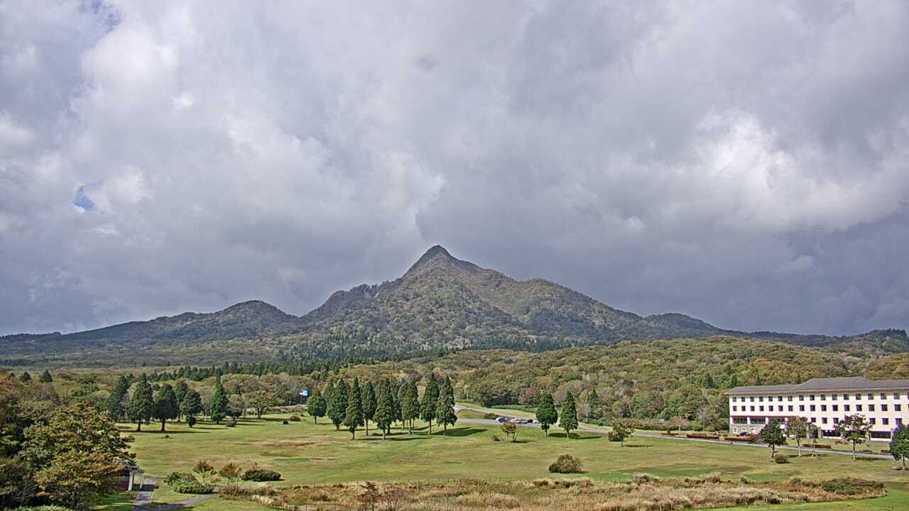大山鏡ヶ成からみた烏ヶ山
