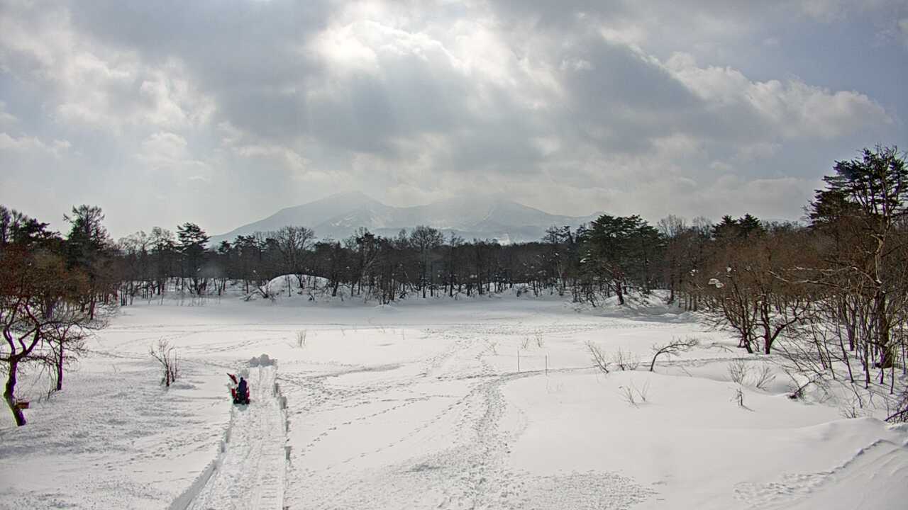 裏磐梯レンゲ沼と磐梯山