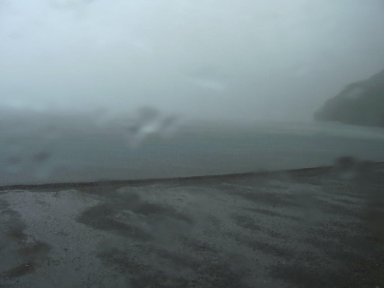 支笏湖と周辺の山々
