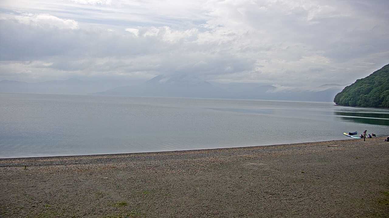 支笏湖と周辺の山々