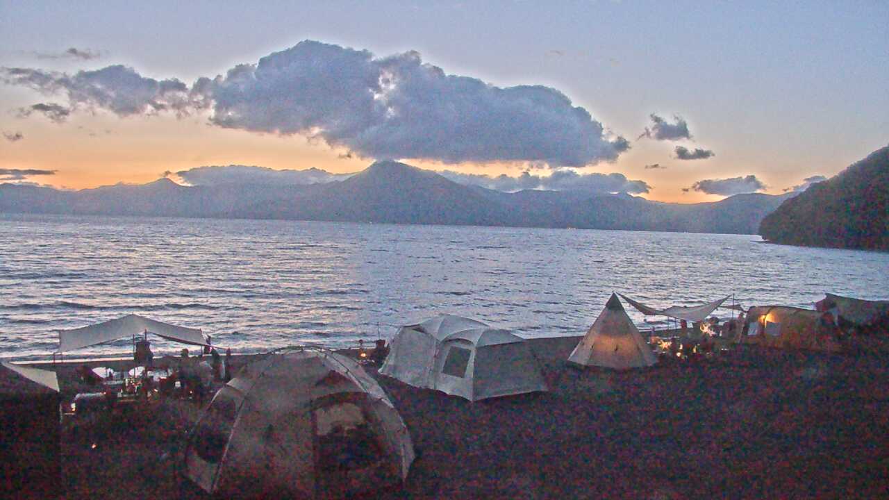 支笏湖と周辺の山々