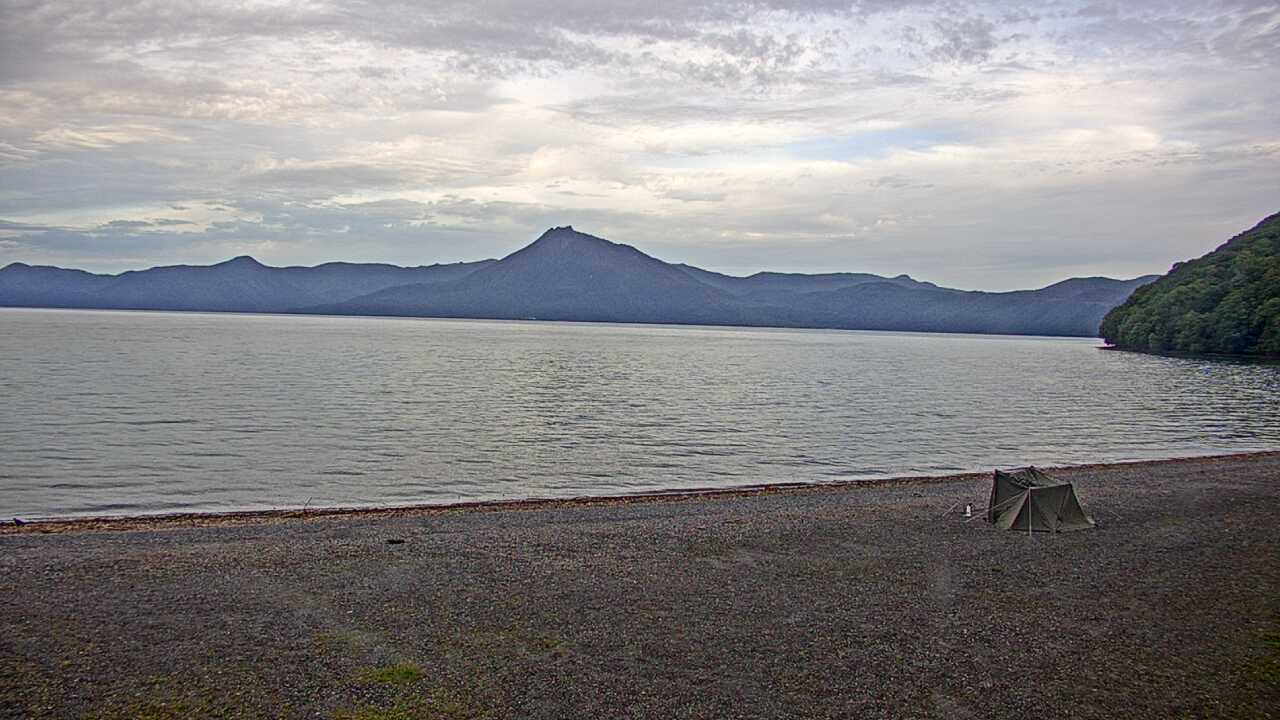 支笏湖と周辺の山々