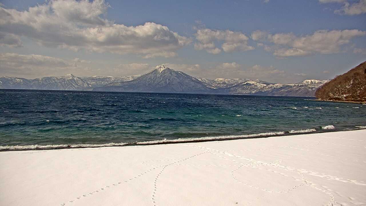支笏湖と周辺の山々