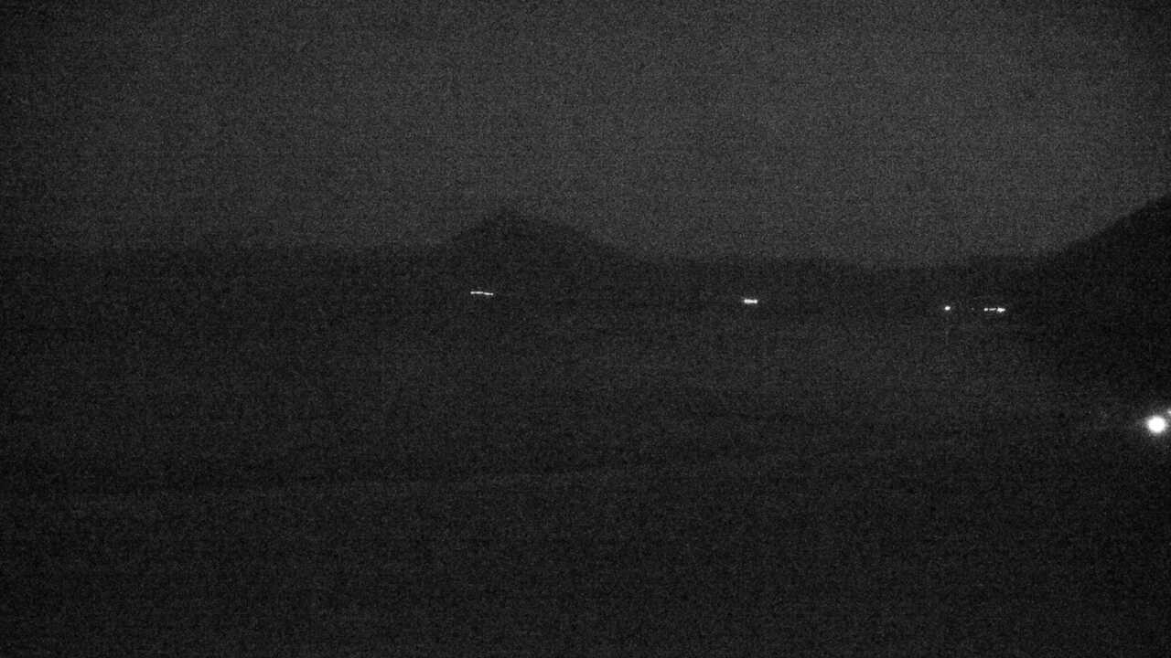 支笏湖と周辺の山々