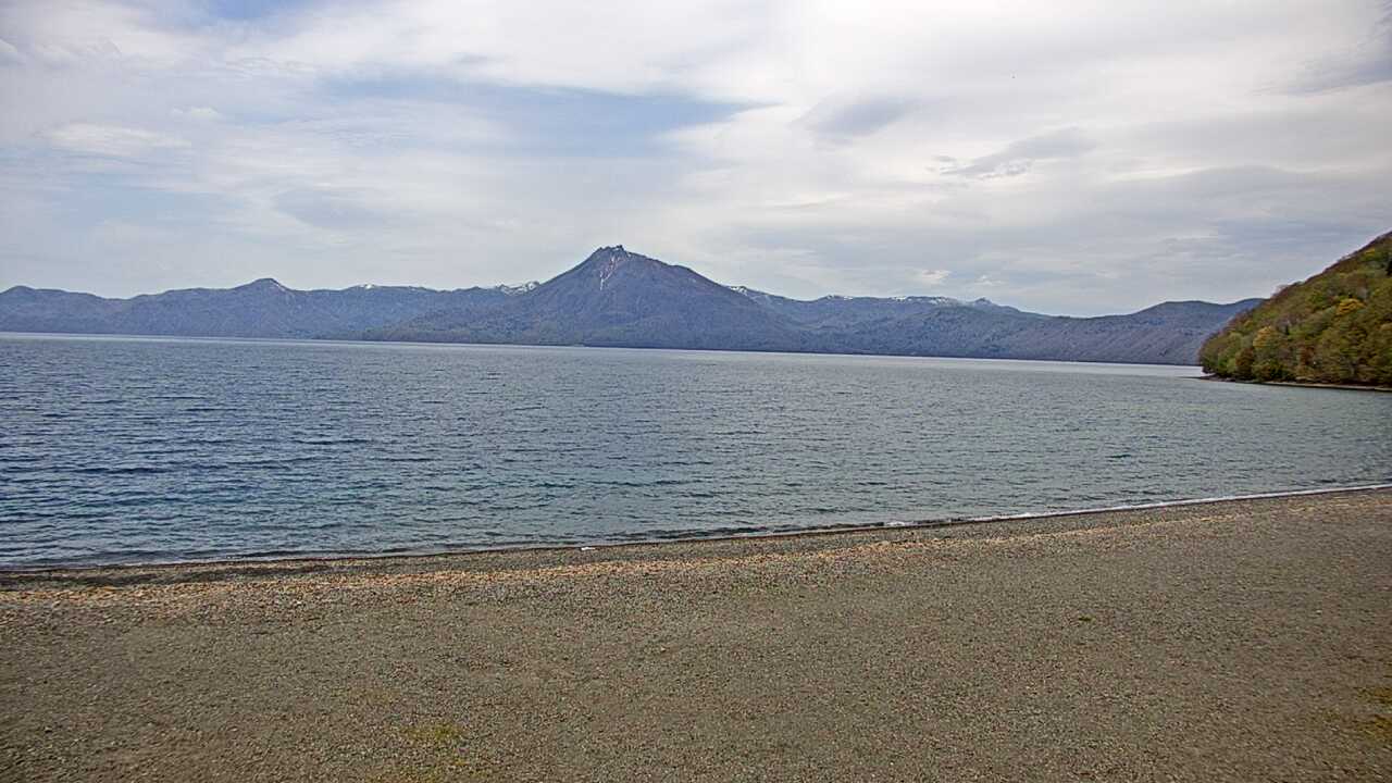 支笏湖と周辺の山々