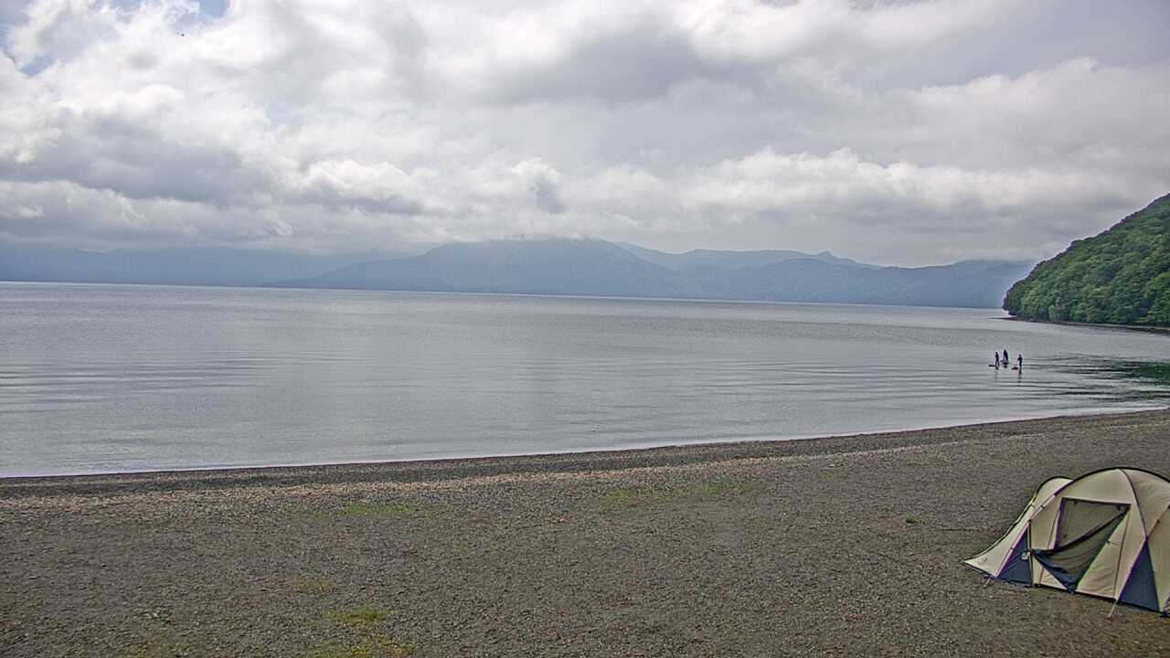 支笏湖と周辺の山々