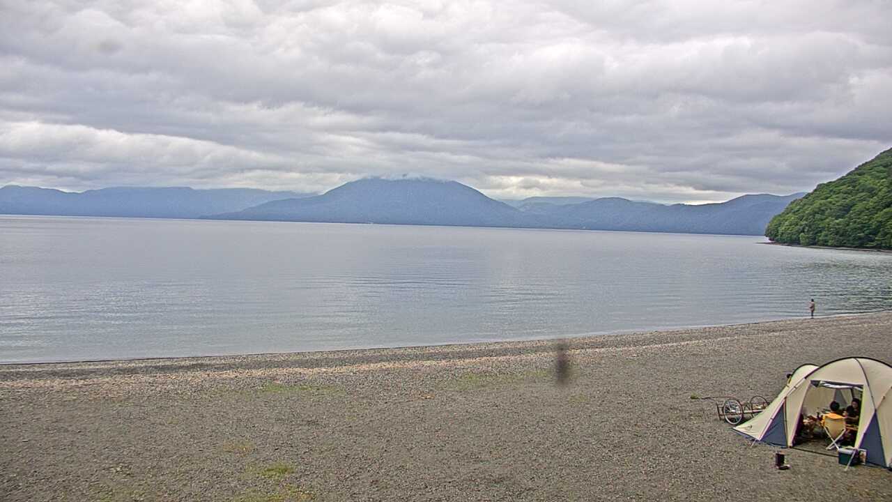 支笏湖と周辺の山々