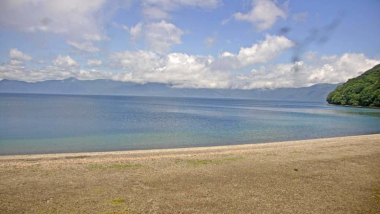 支笏湖と周辺の山々
